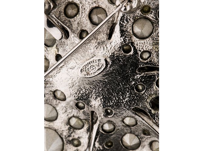 Chanel Camelia Brosche und Silber - Ansicht 4