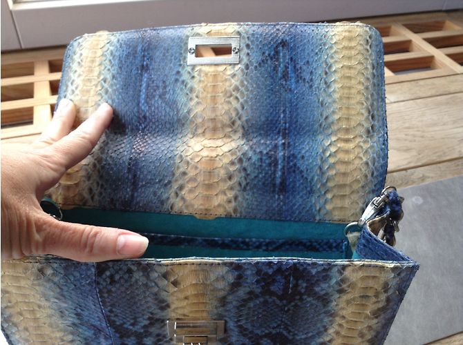 Autre Marque Sac à main en python bleu et beige - vue 3