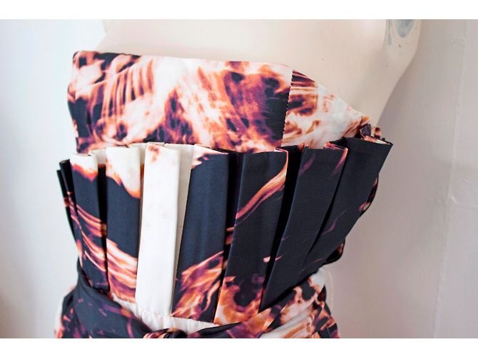Sass & Bide Afraid Of The Dark Vestido Mini de Seda con Estampado Digital Castaño - vista 7