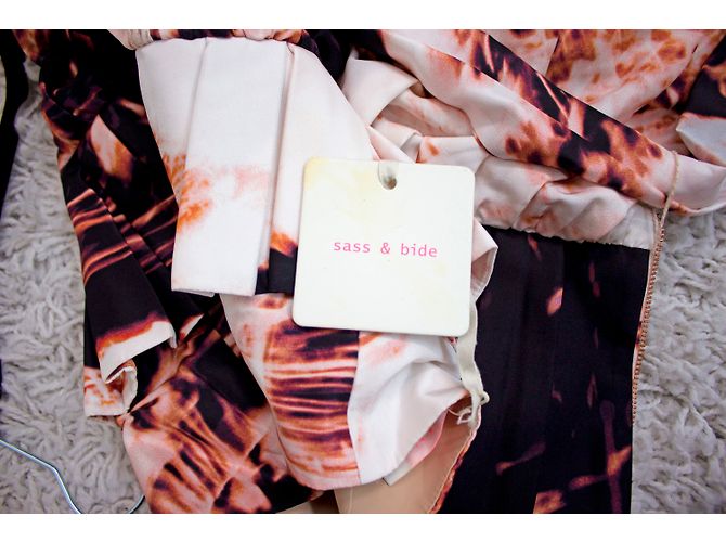 Sass & Bide Afraid Of The Dark Vestido Mini de Seda con Estampado Digital Castaño - vista 9
