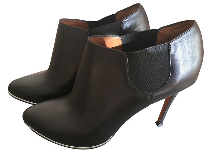 Givenchy Pumps aus schwarzem Leder - Ansicht 2