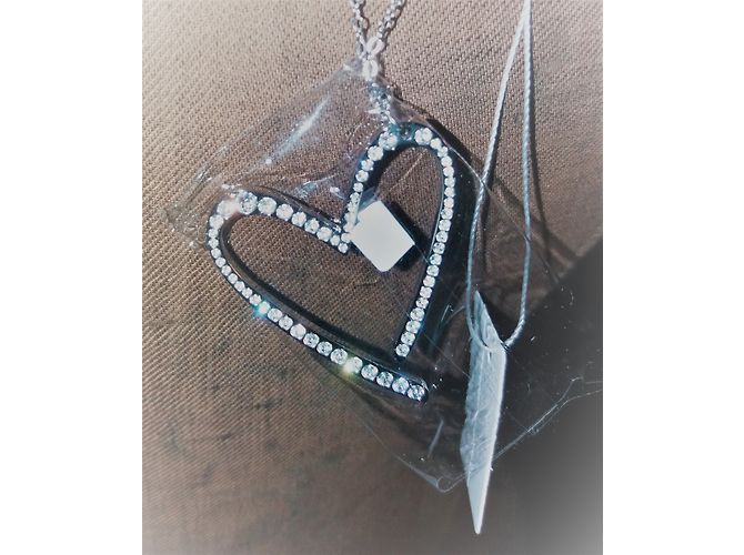 Calvin Klein Collana Lunga in Acciaio con Ciondolo Cuore Strass Argento - vista 2