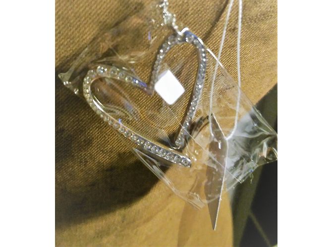 Calvin Klein Collana Lunga in Acciaio con Ciondolo Cuore Strass Argento - vista 3