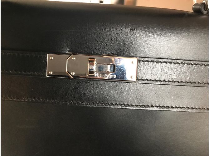 Hermès Kelly Handtasche aus schwarzem Leder - Ansicht 3
