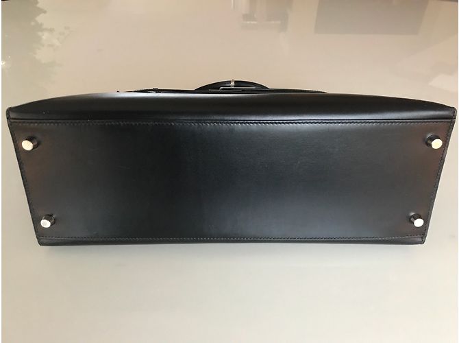 Hermès Kelly Handtasche aus schwarzem Leder - Ansicht 4