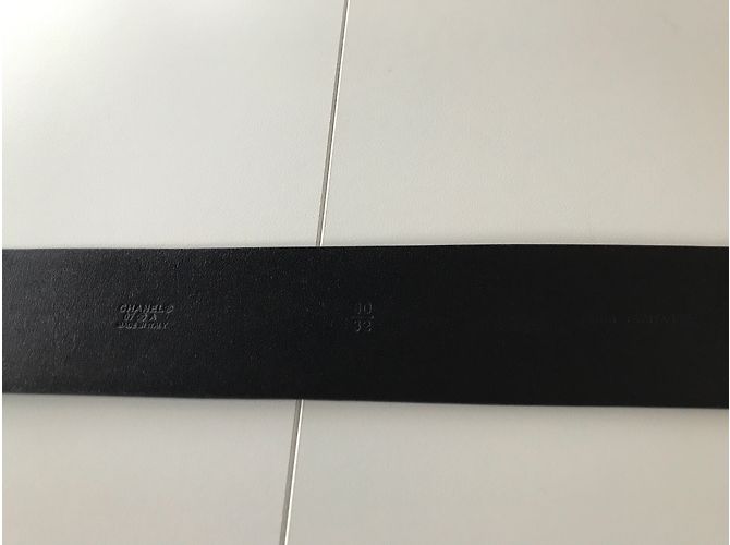 Chanel Gürtel aus schwarzem Lackleder mit Perlen und Edelsteinschnalle - Ansicht 7