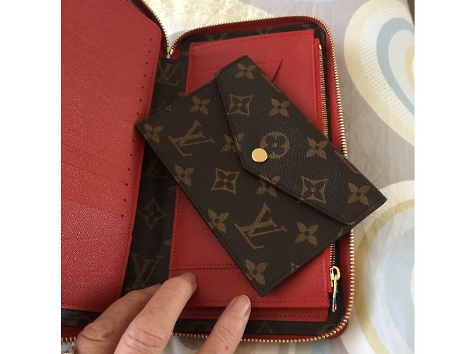 Louis Vuitton «Daily Organizer Zippy Retiro Monogram / cerise» Marrone scuro - vista 10