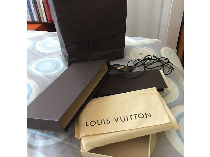 Louis Vuitton «Daily Organizer Zippy Retiro Monogram / cerise» Marrone scuro - vista 4