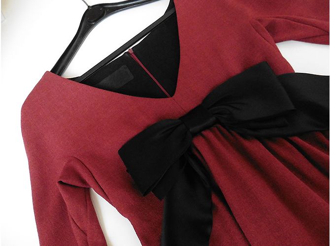 Katy Rodriguez Seidenkleid Himbeere mit schwarzer Satinschleife - Ansicht 3