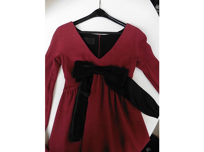 Katy Rodriguez Seidenkleid Himbeere mit schwarzer Satinschleife - Ansicht 4