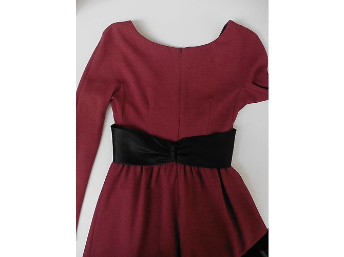 Katy Rodriguez Seidenkleid Himbeere mit schwarzer Satinschleife - Ansicht 6