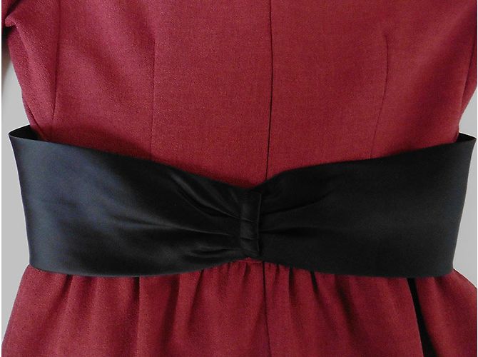 Katy Rodriguez Seidenkleid Himbeere mit schwarzer Satinschleife - Ansicht 7