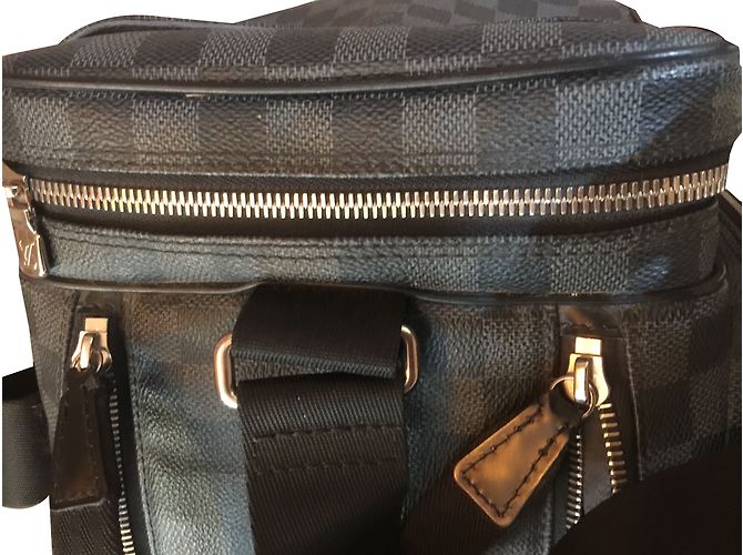 Louis Vuitton BCamera Porte-documents en cuir gris foncé Gris anthracite - vue 2