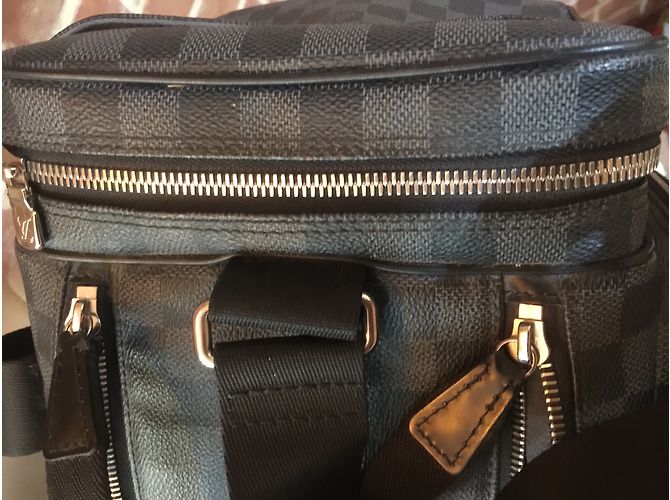 Louis Vuitton BCamera Porte-documents en cuir gris foncé Gris anthracite - vue 5