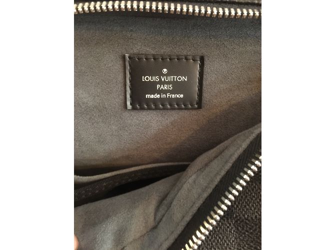 Louis Vuitton BCamera Porte-documents en cuir gris foncé Gris anthracite - vue 6