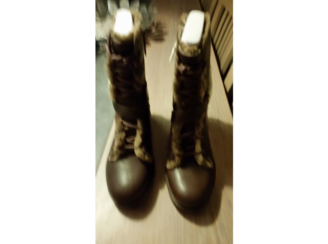 Botines Ugg de cuero chocolate - vista 4