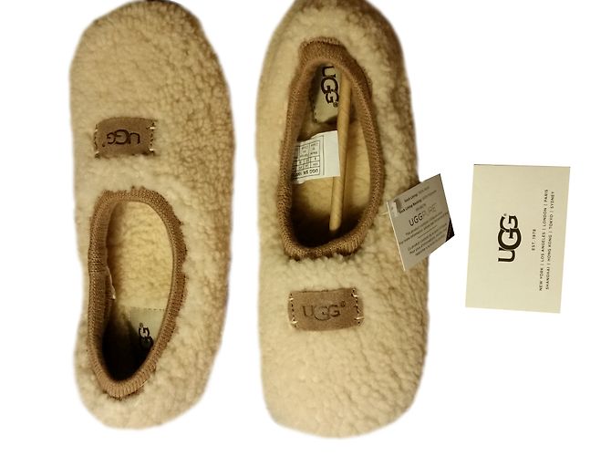 Pantofole Ugg beige in pelliccia - vista 2