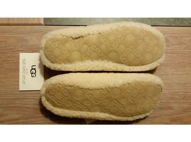 Pantofole Ugg beige in pelliccia - vista 3