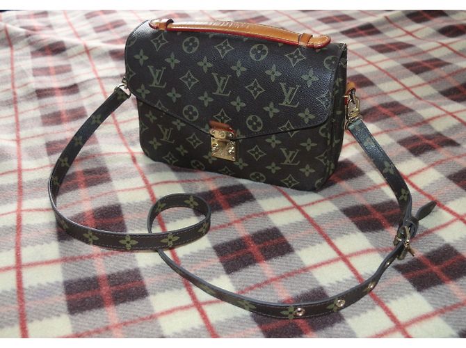 Metis Louis Vuitton Métis Monogramm Marrón oscuro - vista 4