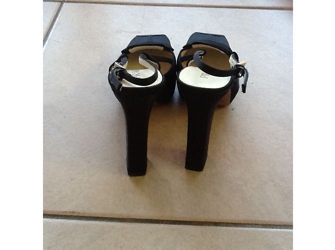 Prada Pumps aus Satin in Schwarz 37IT - Ansicht 3