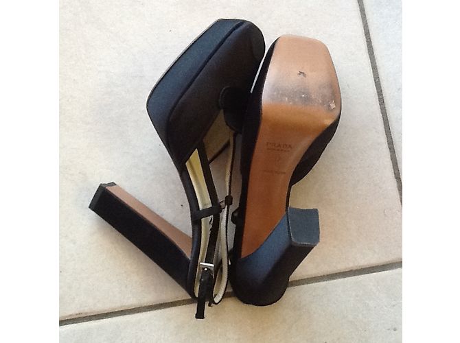 Prada Pumps aus Satin in Schwarz 37IT - Ansicht 5