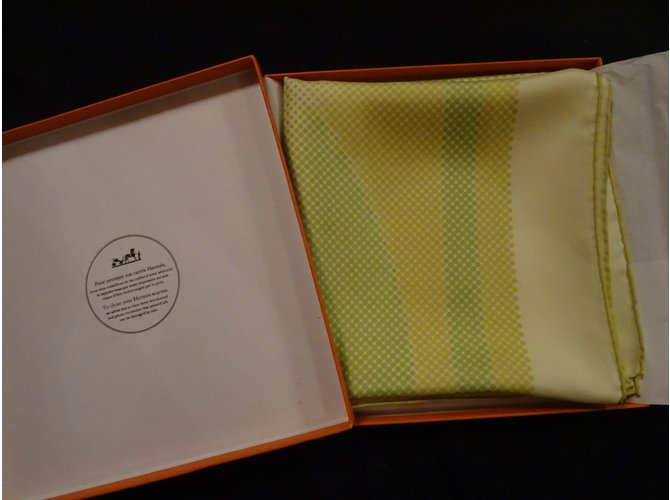 Hermès "JOSEPHINE DANSE" Seidentuch Gelb - Ansicht 8