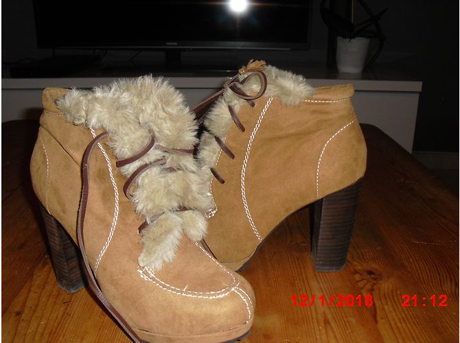 Autre Marque Botines BERSHKA de Ante Caramelo - vista 7