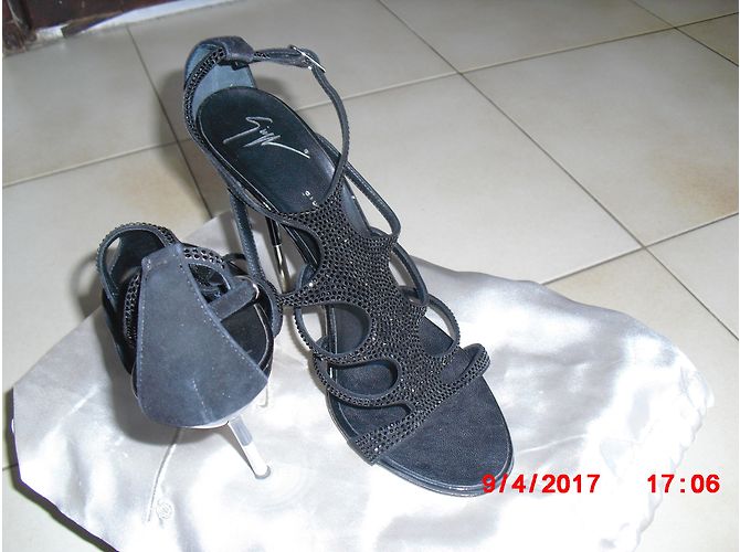 Sandali Giuseppe Zanotti in scamosciato nero con strass - vista 8