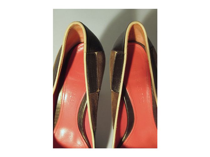 Décolleté Judith Leiber in pelle marrone - vista 4
