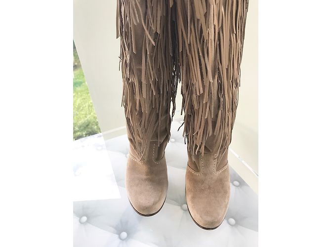 Botas Casadei de ante beige con flecos Talla 39 - vista 2