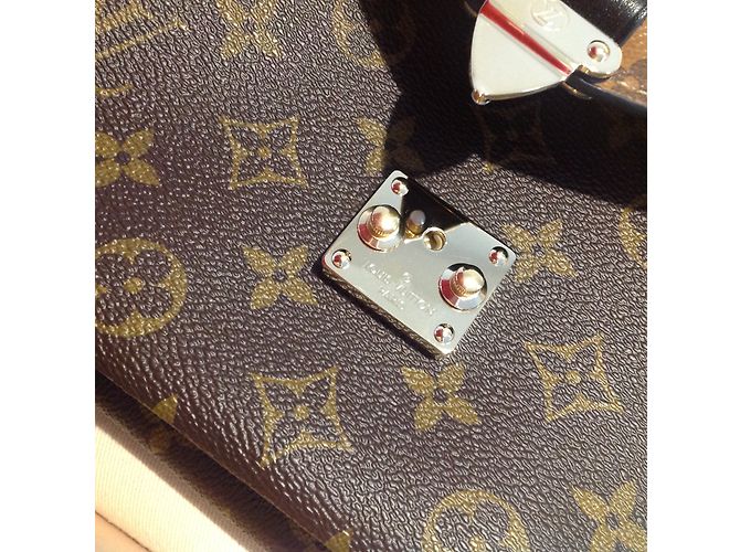Louis Vuitton pochette Metis rovesce Marrone - vista 10