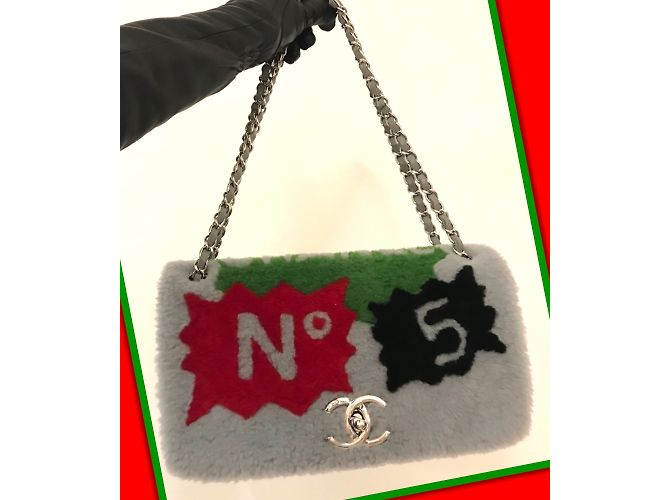 100 % Patchwork di Chanel No. 5 Borsa a tracolla Comic Shearling in grigio - vista 10