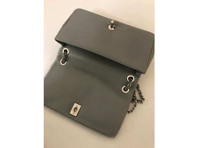 100 % Patchwork di Chanel No. 5 Borsa a tracolla Comic Shearling in grigio - vista 21
