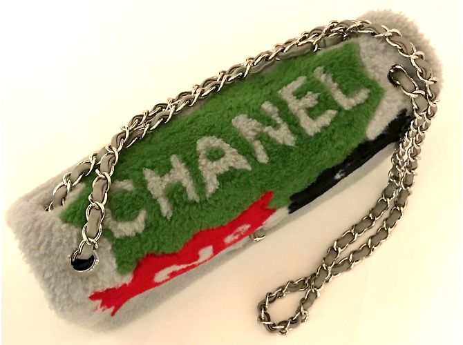 100 % Patchwork di Chanel No. 5 Borsa a tracolla Comic Shearling in grigio - vista 6