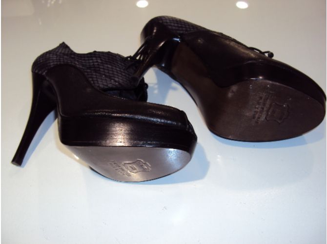 Décolleté Stuart Weitzman in pelle nera con stampa serpente Nero - vista 4
