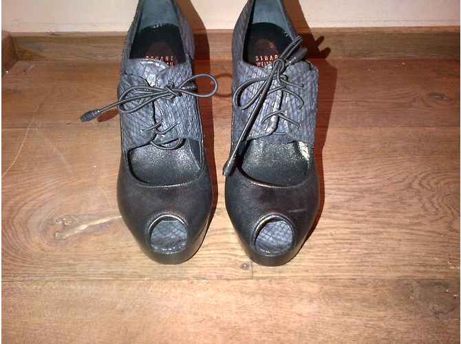 Décolleté Stuart Weitzman in pelle nera con stampa serpente Nero - vista 7