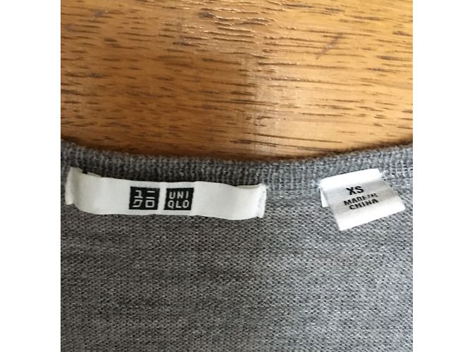Uniqlo Pull long col V - vue 3