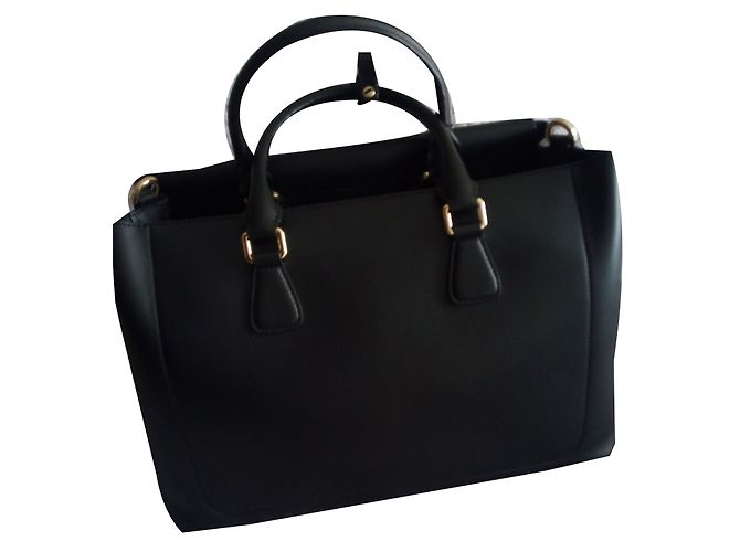 Bolsa de alforje em couro grande assinada da Burberry em preto - vista 2