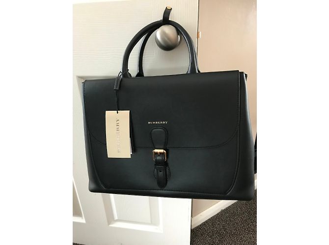 Bolsa de alforje em couro grande assinada da Burberry em preto - vista 24
