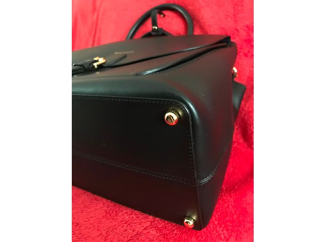 Bolsa de alforje em couro grande assinada da Burberry em preto - vista 26