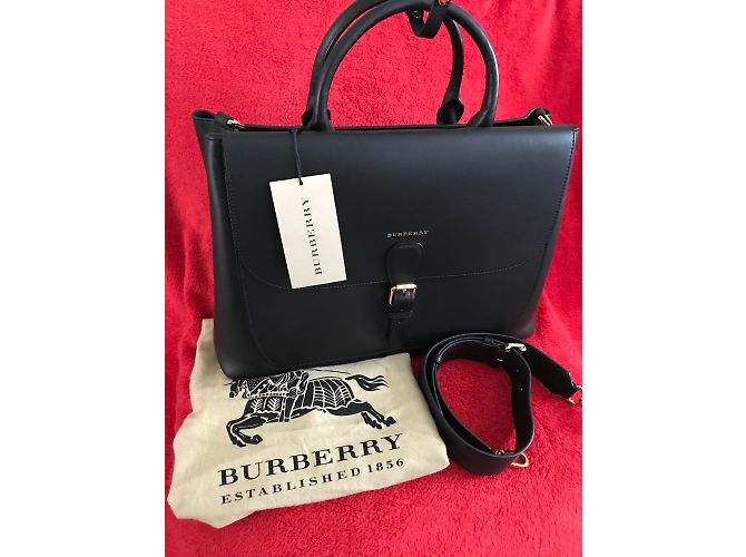 Bolsa de alforje em couro grande assinada da Burberry em preto - vista 28