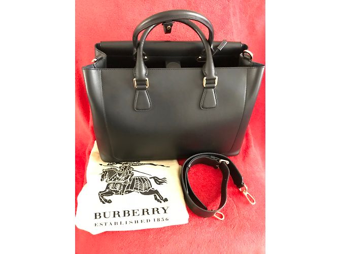 Bolsa de alforje em couro grande assinada da Burberry em preto - vista 29