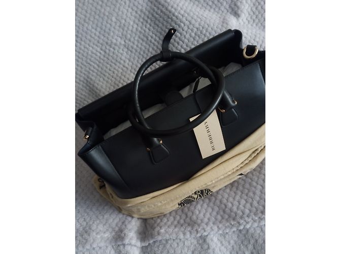Bolsa de alforje em couro grande assinada da Burberry em preto - vista 3