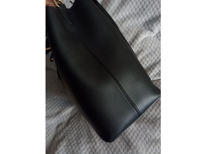 Bolsa de alforje em couro grande assinada da Burberry em preto - vista 4