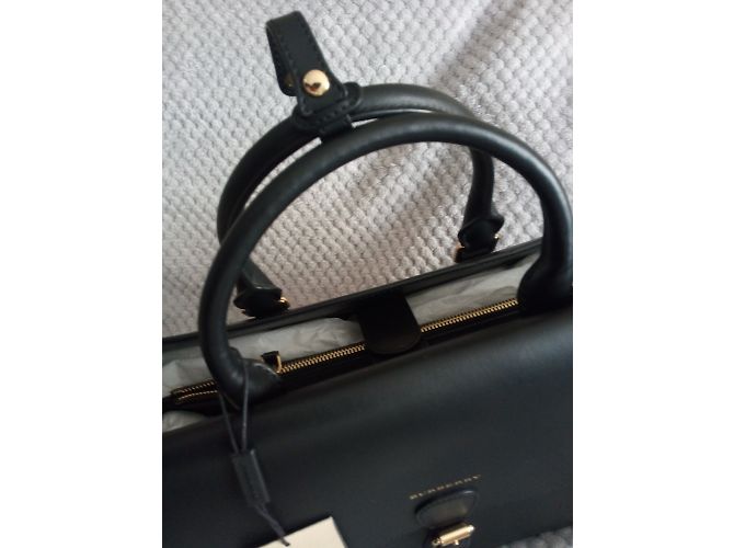Bolsa de alforje em couro grande assinada da Burberry em preto - vista 7