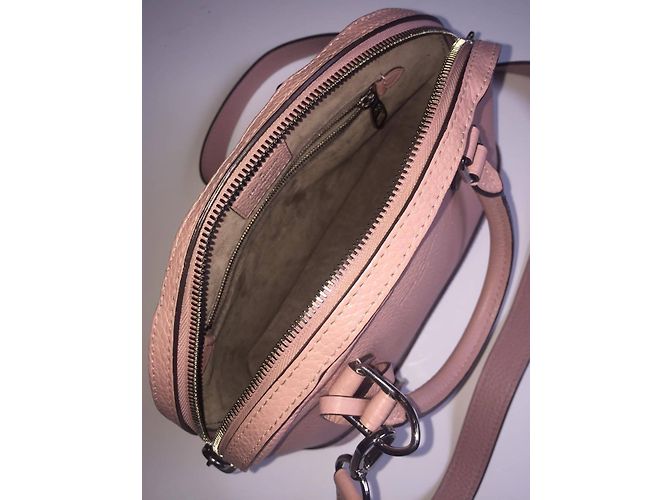 Louis Vuitton Alma BB Bolso de piel Taurillon rosa - vista 3