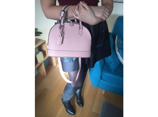 Louis Vuitton Alma BB Bolso de piel Taurillon rosa - vista 6