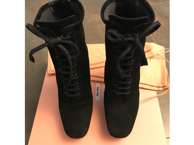 Stivaletti stringati Miu Miu in suede nero - vista 5