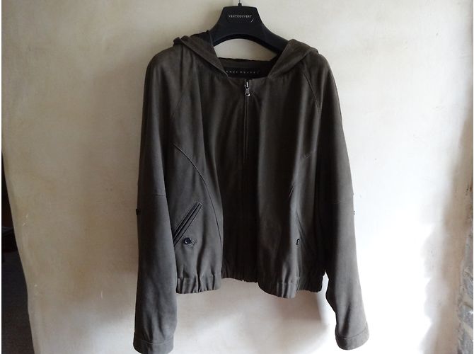 Chaqueta Ventcouvert de ante caqui con capucha - vista 3
