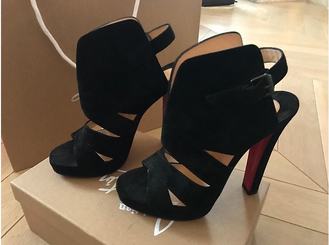 Sandali Christian Louboutin in nabuk nero - vista 5